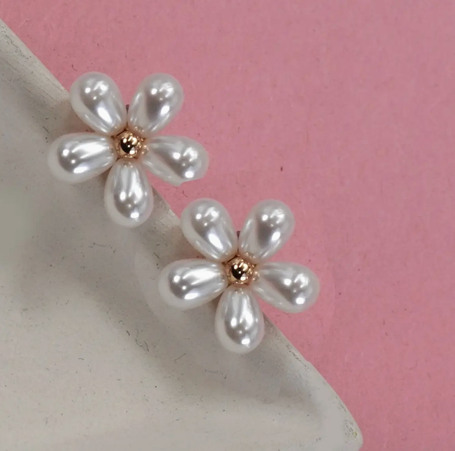 Pearl Daisy Studs