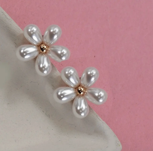 Pearl Daisy Studs
